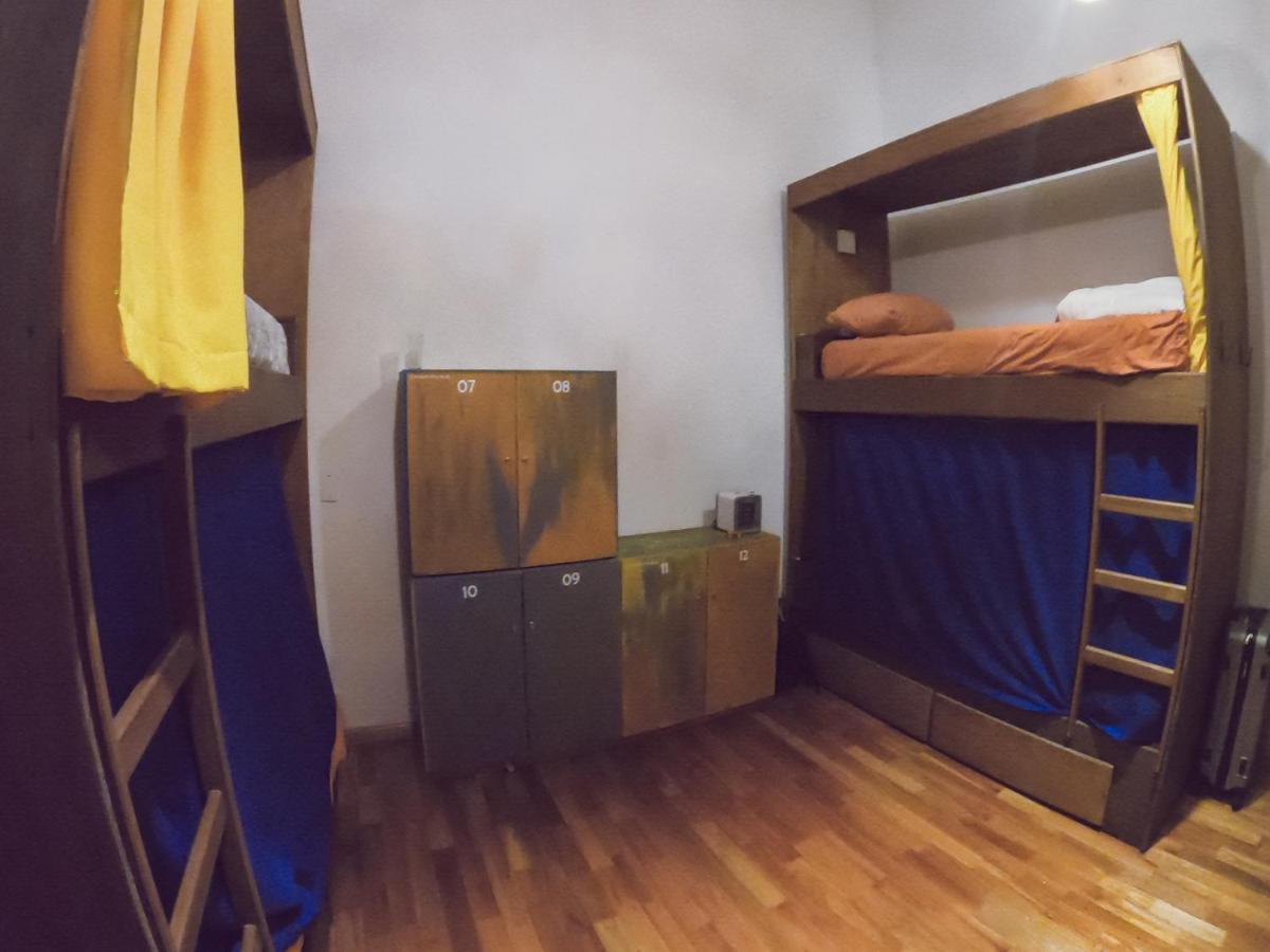 Charruas Hostel Montevideo Bagian luar foto