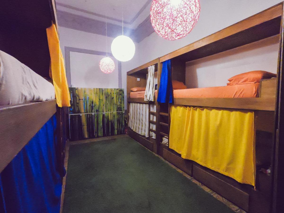 Charruas Hostel Montevideo Bagian luar foto